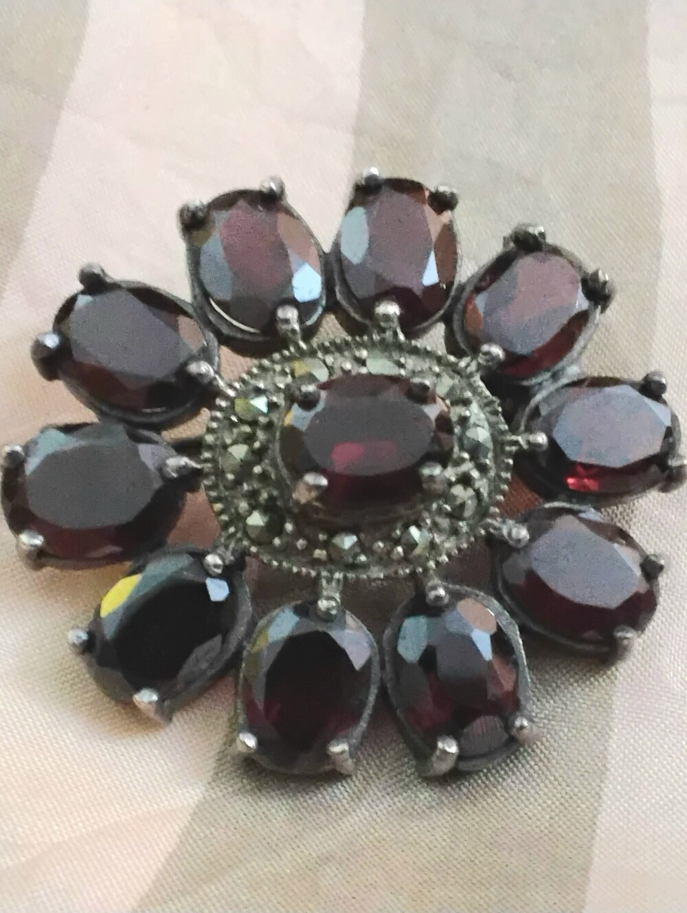 Vintage 925 Silver Garnet & Marcasite Flower Brooch/pin